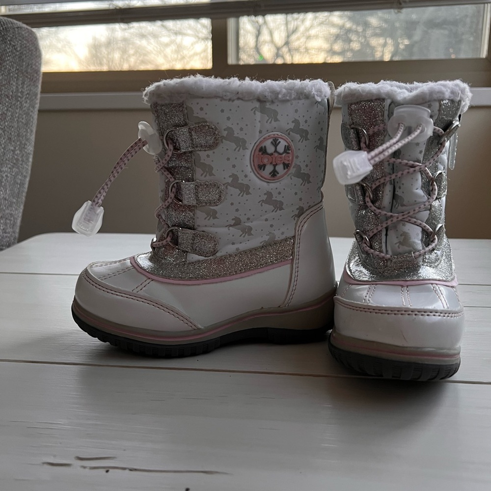 Totes Unicorn Snow Boot 🦄
